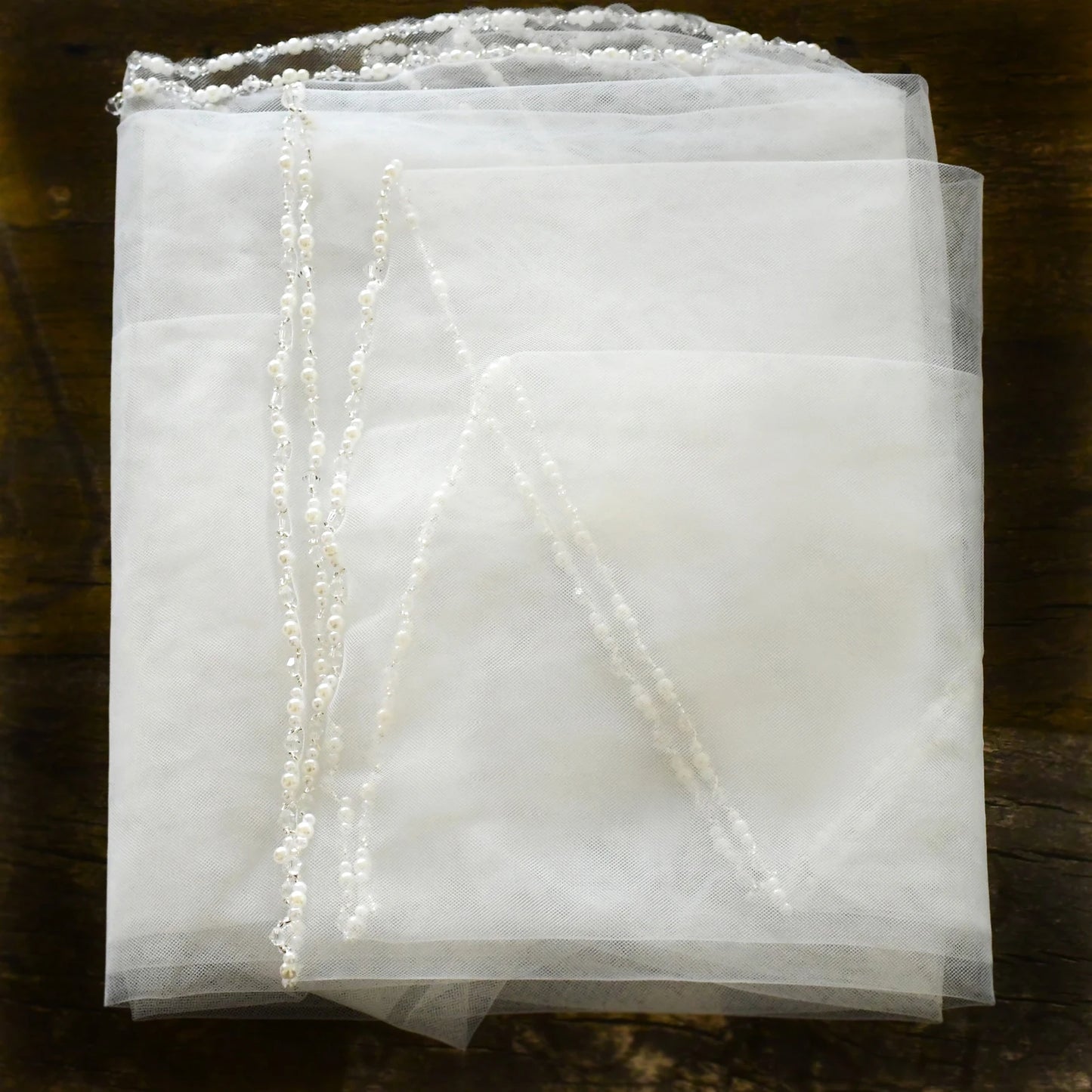 Elegant Crystal-Embellished Single Layer Elbow-Length Wedding Veil with Lace Trim