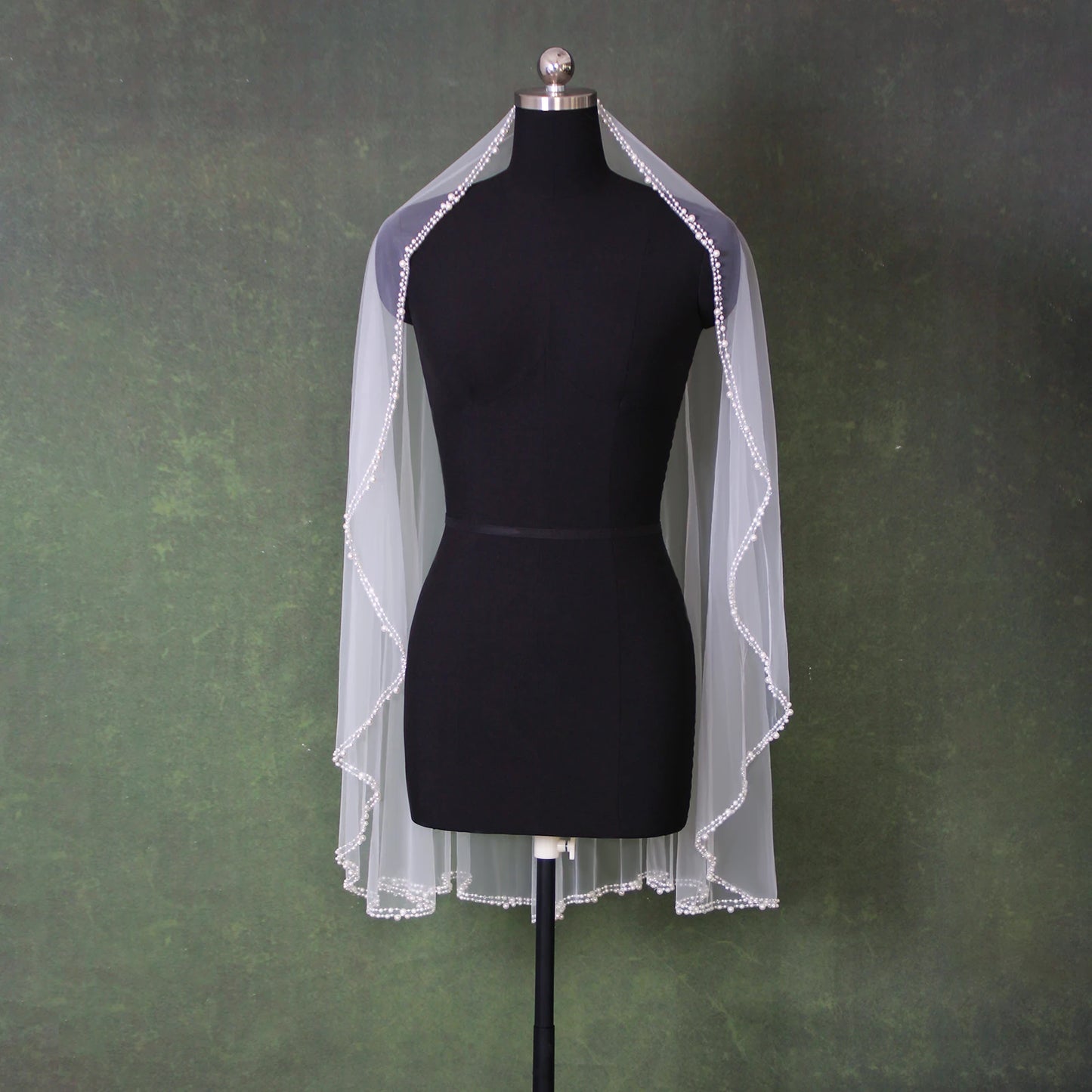 Beautiful 1 Meter Tulle Wedding Veil with Pearl Beaded Trim