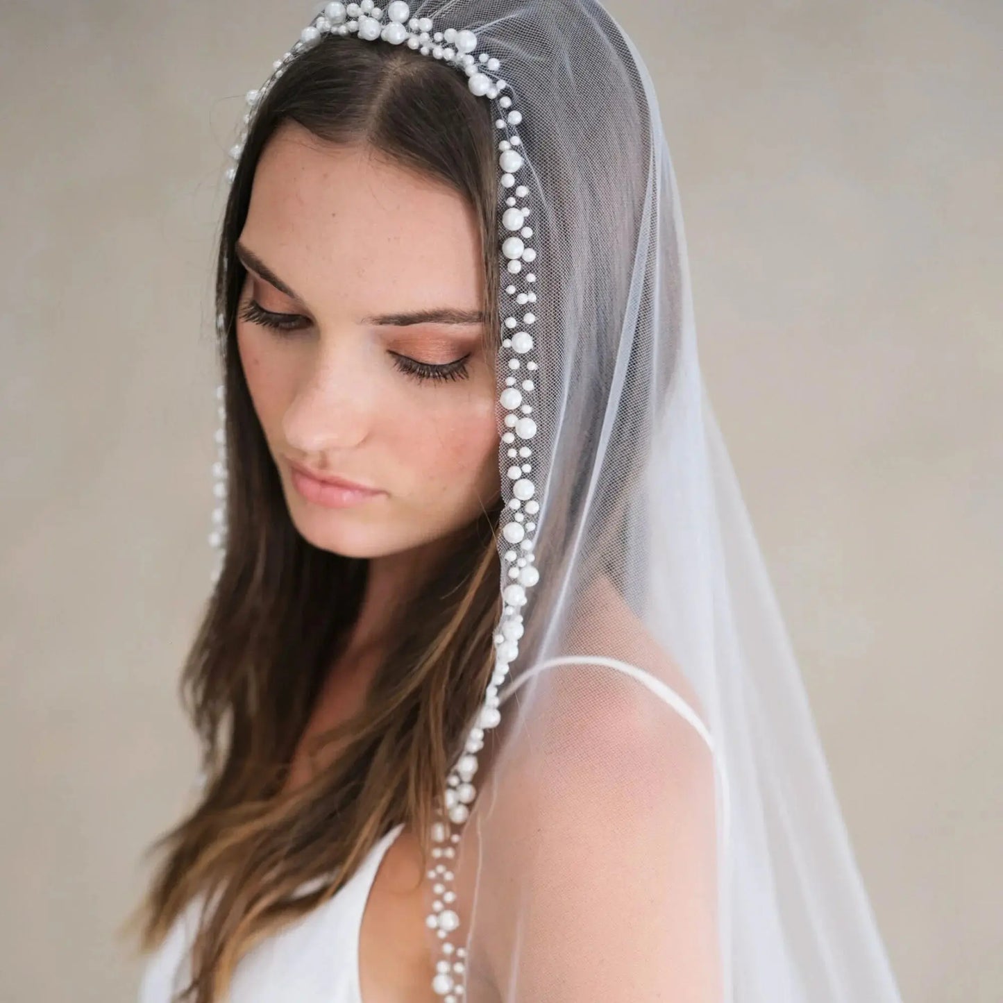 Beautiful 1 Meter Tulle Wedding Veil with Pearl Beaded Trim