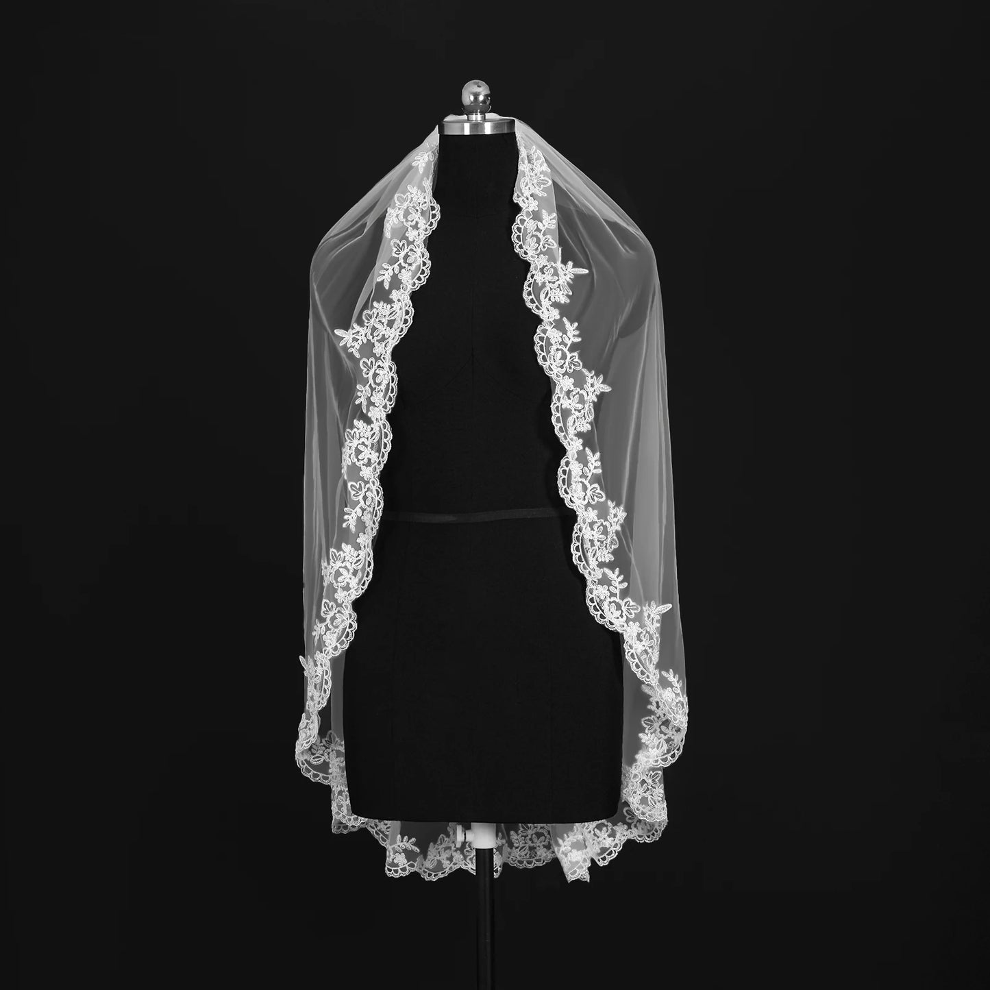 Classic White Single Tier Tulle Bridal Veil with Exquisite Lace