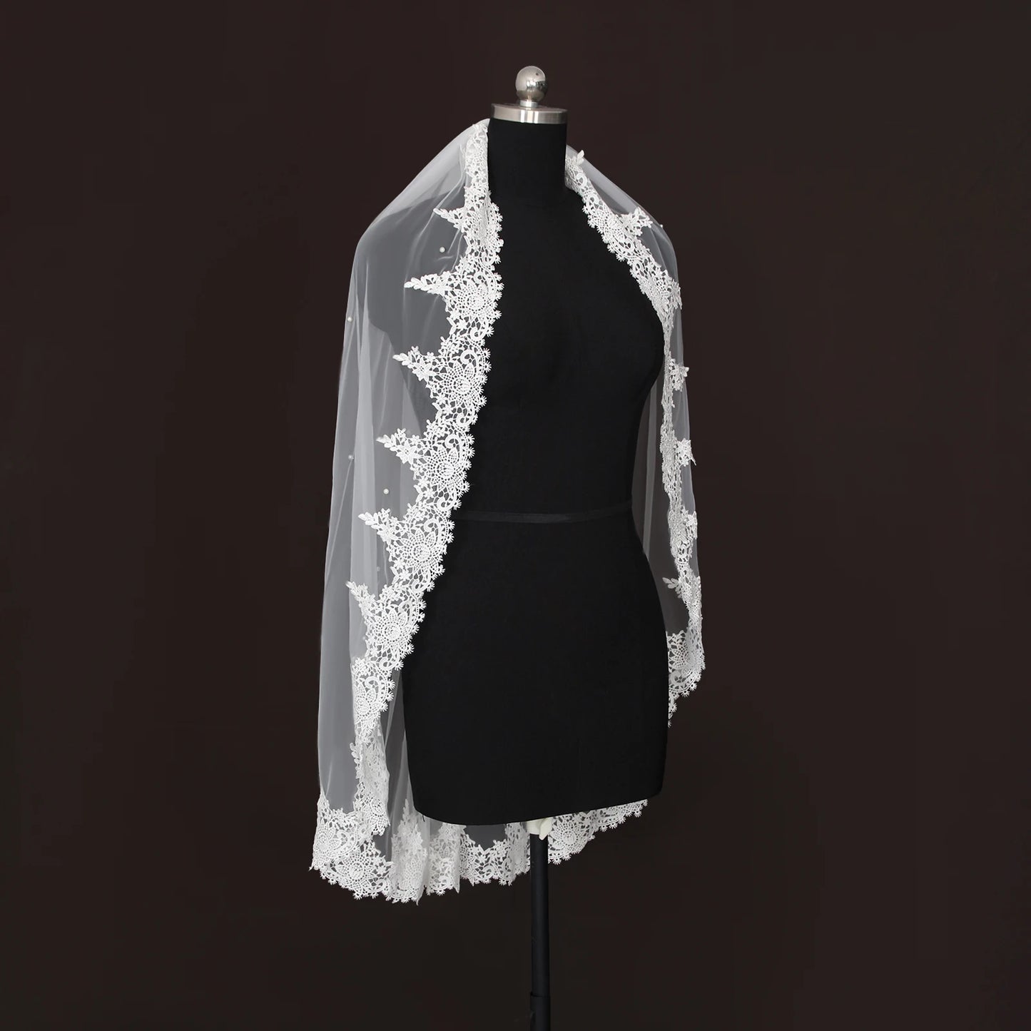1 Layer Shoulder-Length Bridal Veil with Comb Delicate Floral Lace Embroidery