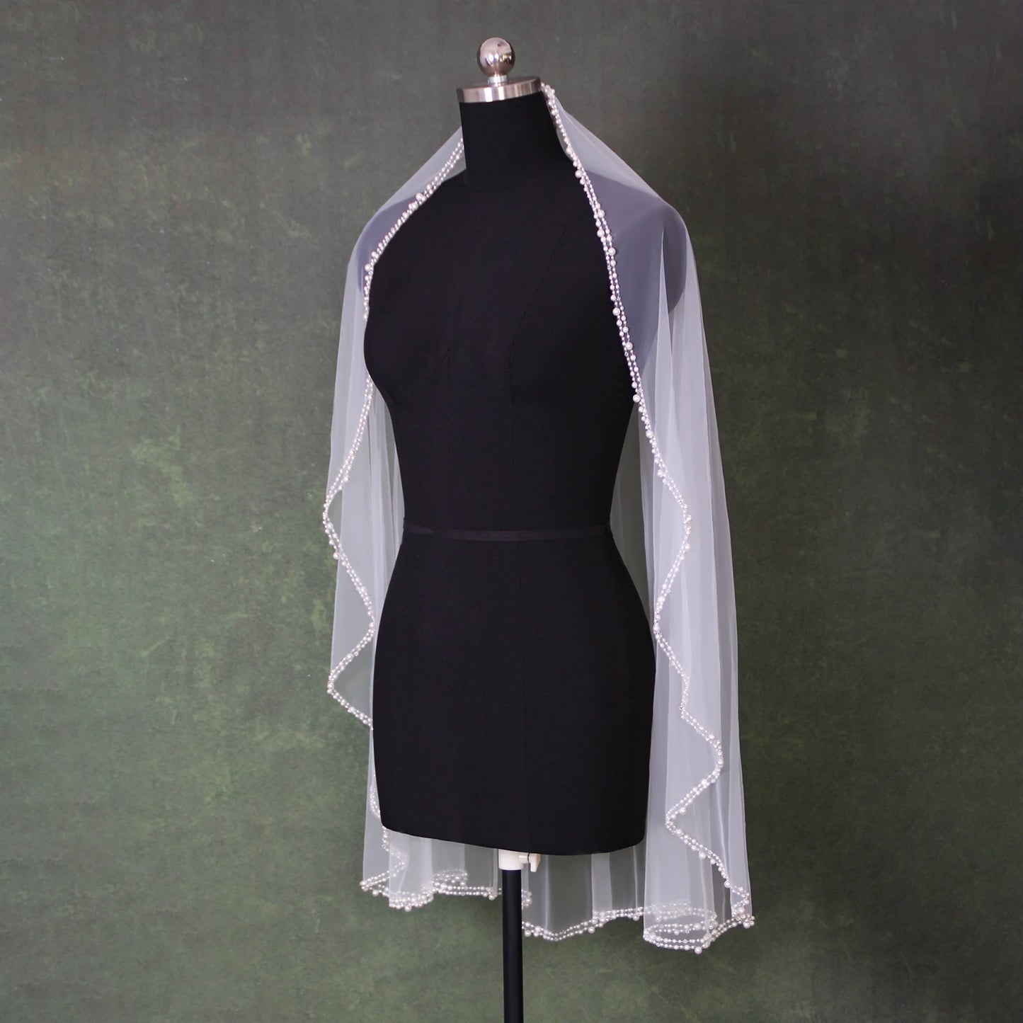 Beautiful 1 Meter Tulle Wedding Veil with Pearl Beaded Trim
