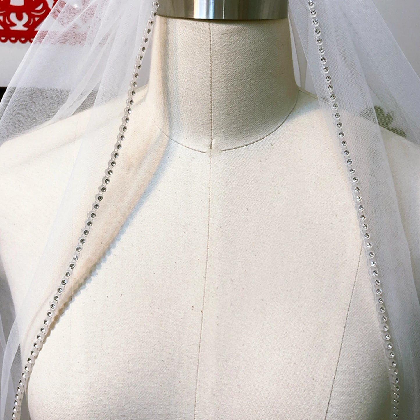 Wedding Veil Sparkling Diamond Chain Edge Bride Veil Rhinestones Long with Comb 1 Tier