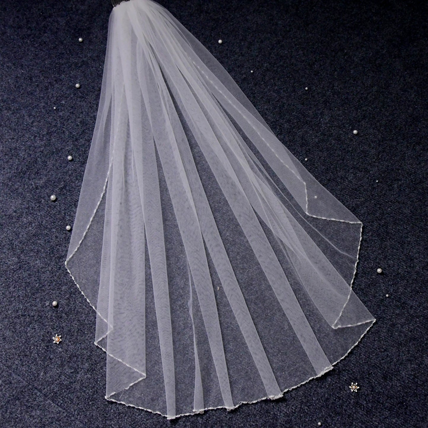 Elegant Crystal-Embellished Single Layer Elbow-Length Wedding Veil with Lace Trim