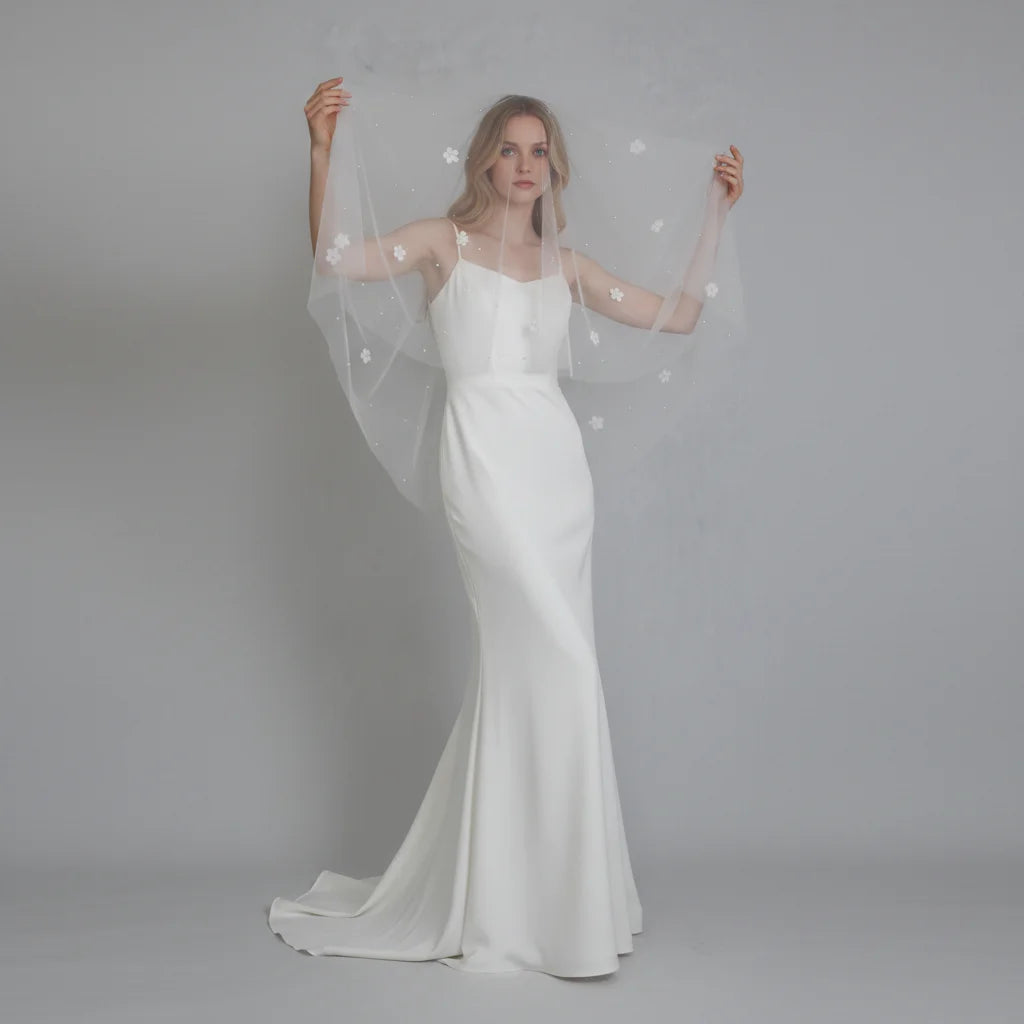 Elegant Bridal Veil with Floral Pearl Embellishments Tulle Wedding Veil for Bride Ceremony Photo Single Layer Lightweight