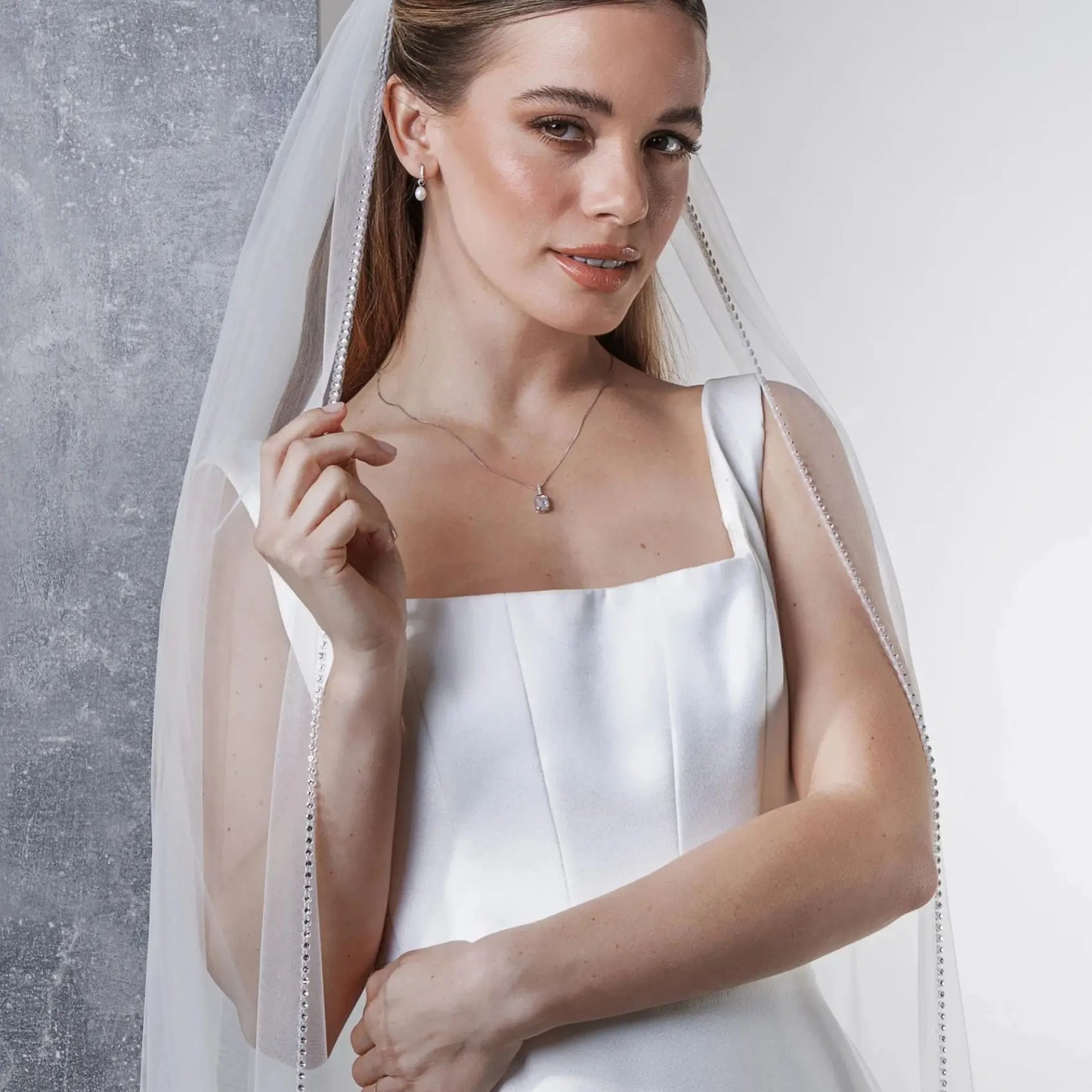 Wedding Veil Sparkling Diamond Chain Edge Bride Veil Rhinestones Long with Comb 1 Tier