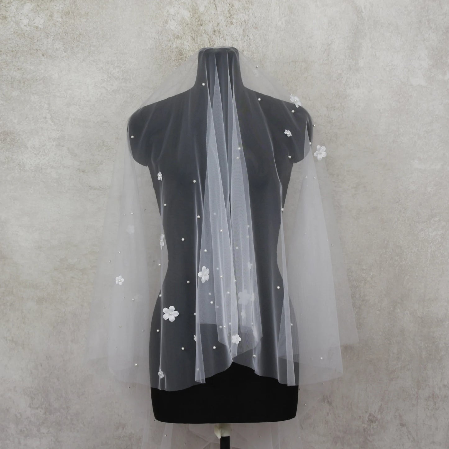 Elegant Bridal Veil with Floral Pearl Embellishments Tulle Wedding Veil for Bride Ceremony Photo Single Layer Lightweight