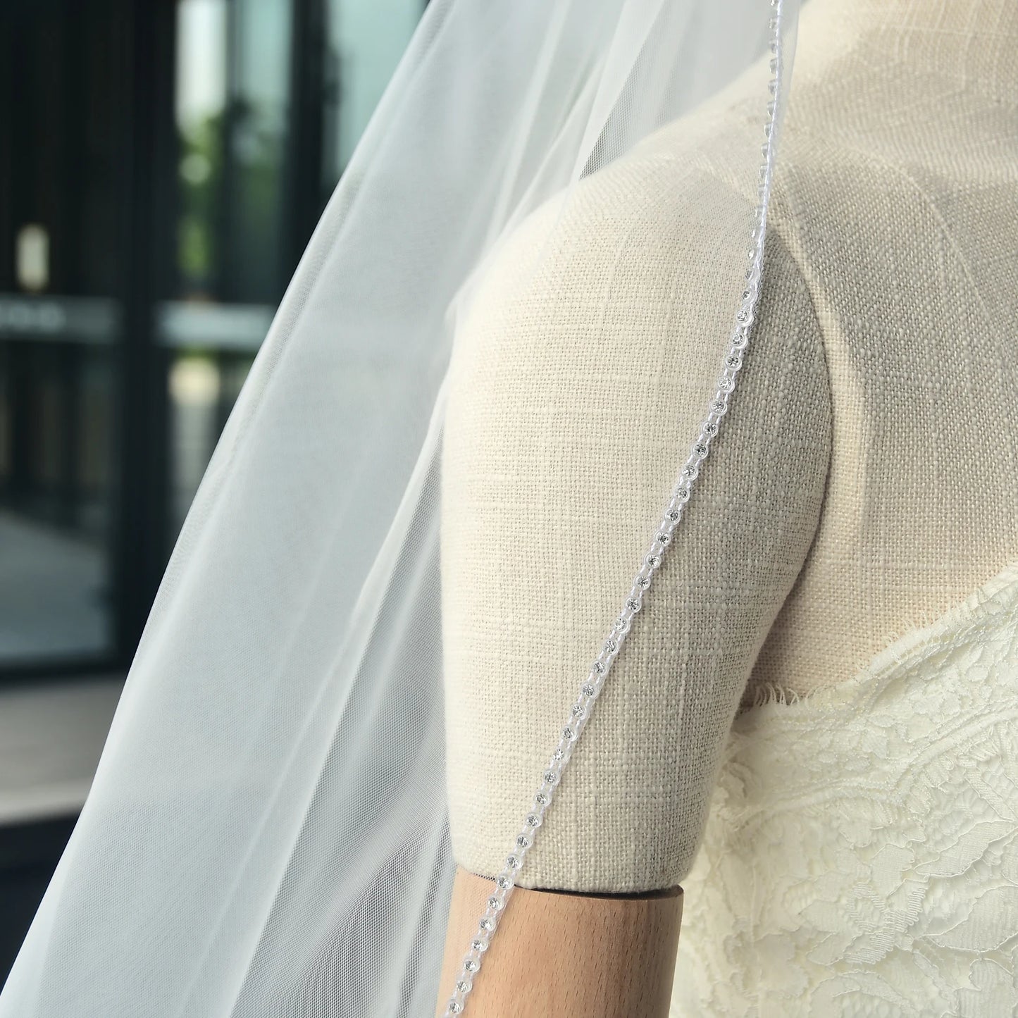 Wedding Veil Sparkling Diamond Chain Edge Bride Veil Rhinestones Long with Comb 1 Tier