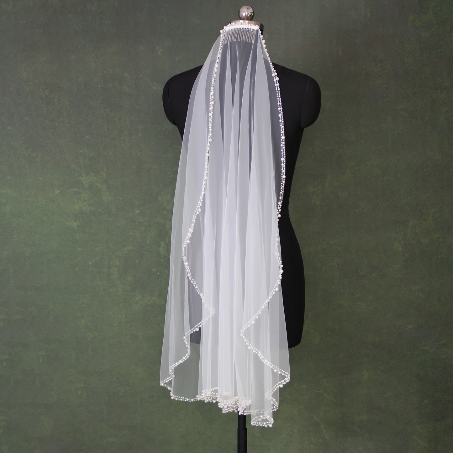 Beautiful 1 Meter Tulle Wedding Veil with Pearl Beaded Trim