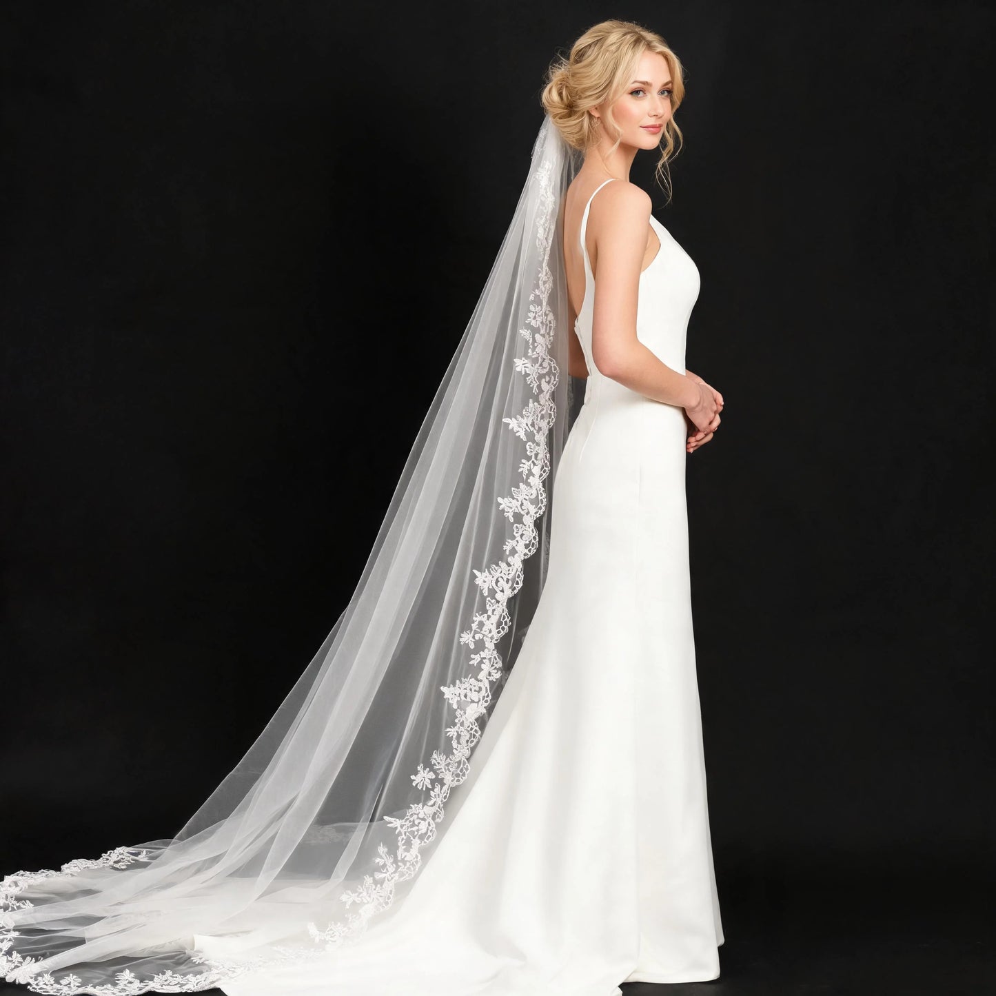 Classic White Single Tier Tulle Bridal Veil with Exquisite Lace