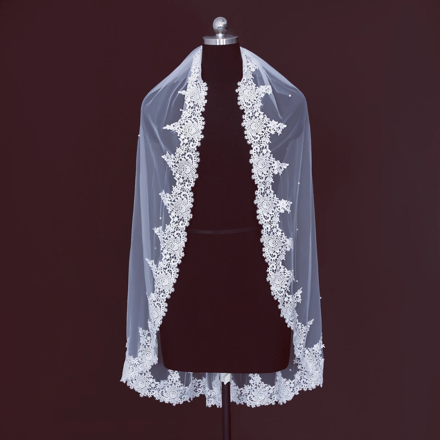 1 Layer Shoulder-Length Bridal Veil with Comb Delicate Floral Lace Embroidery