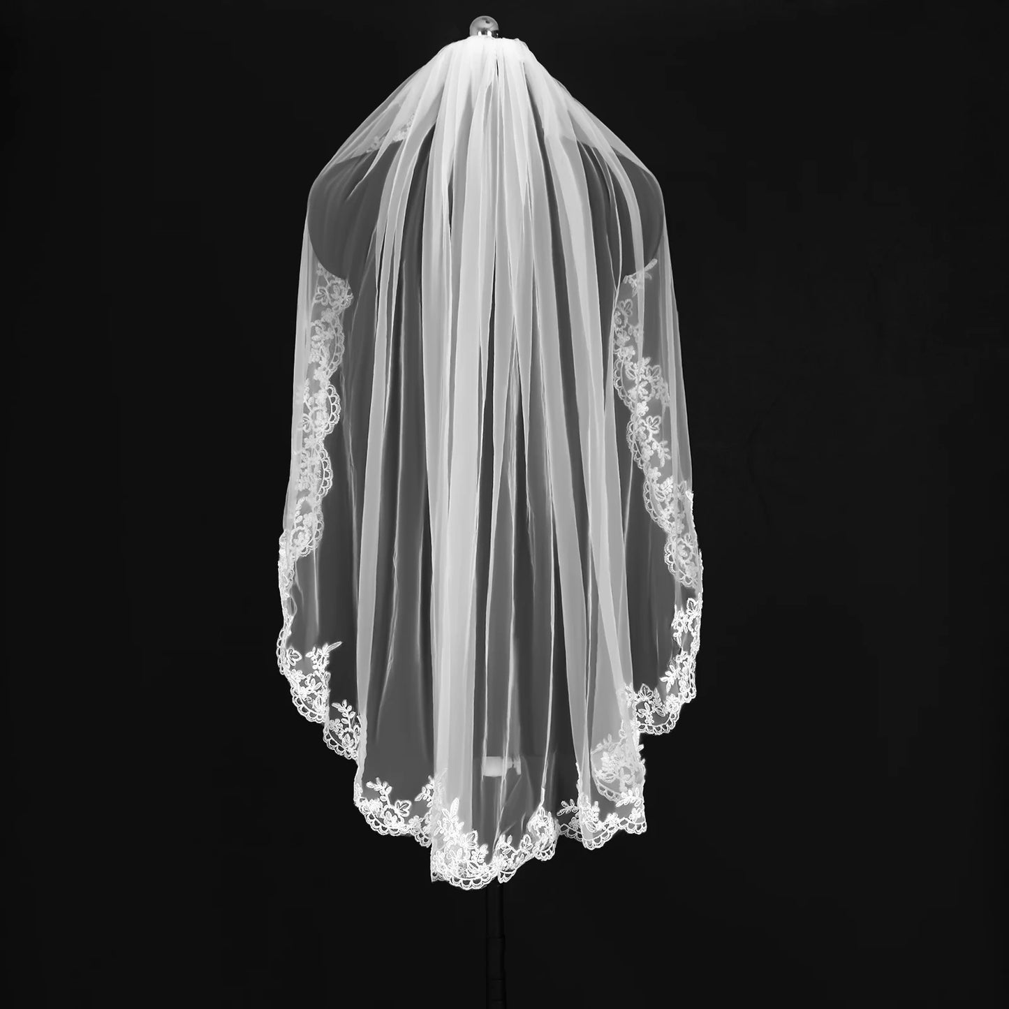 Classic White Single Tier Tulle Bridal Veil with Exquisite Lace
