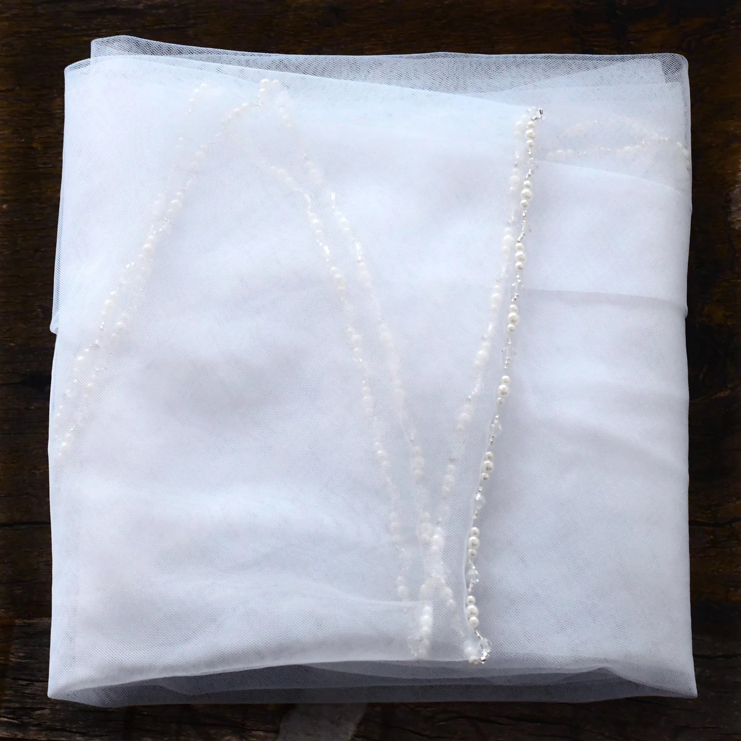Elegant Crystal-Embellished Single Layer Elbow-Length Wedding Veil with Lace Trim