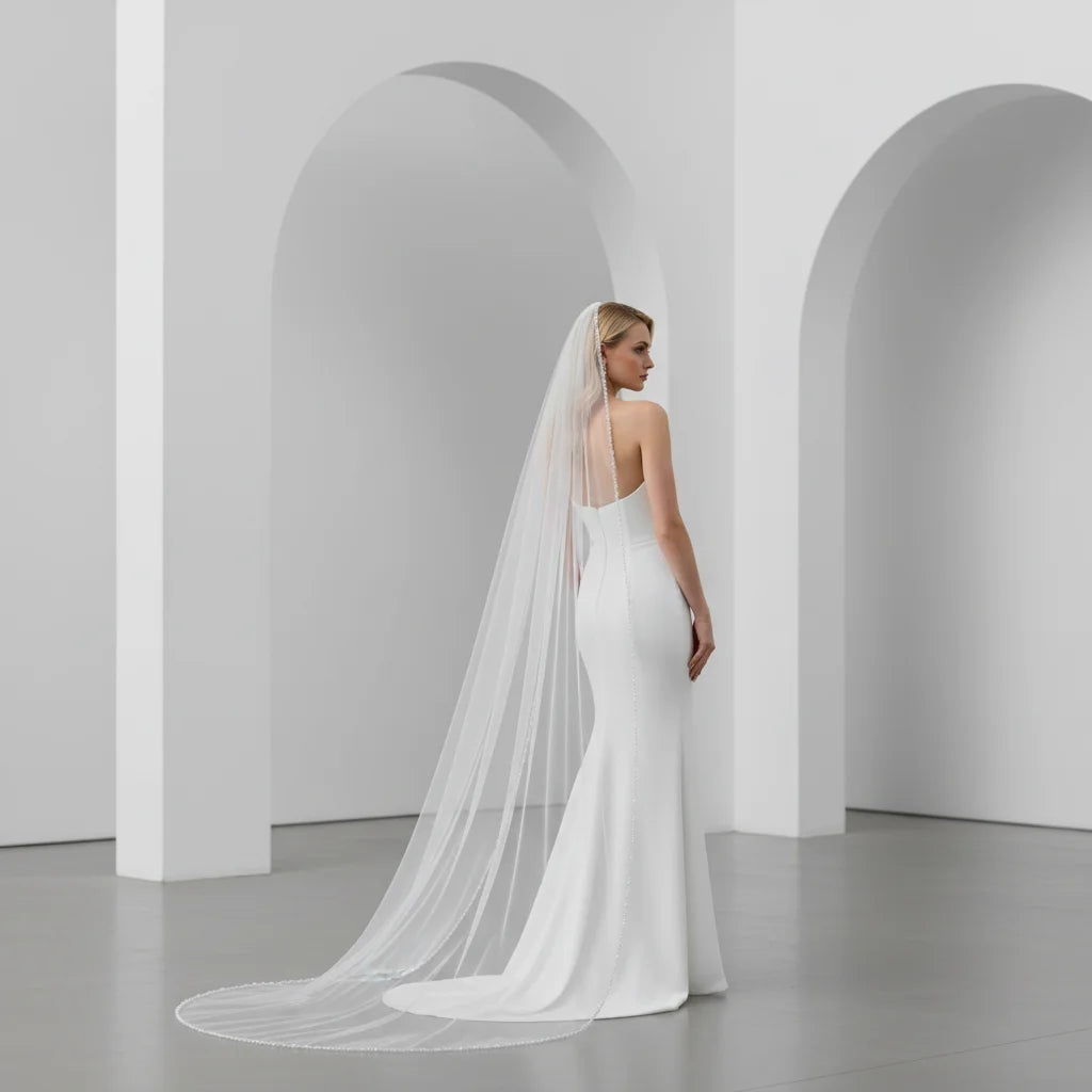 Elegant Crystal-Embellished Single Layer Elbow-Length Wedding Veil with Lace Trim