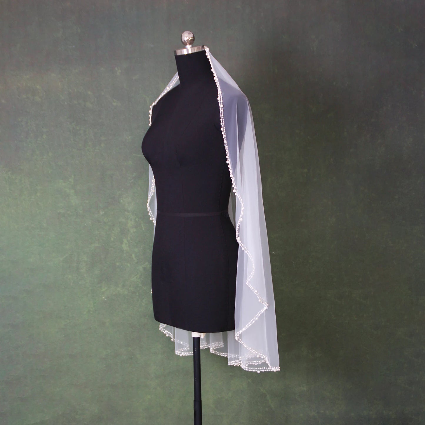 Beautiful 1 Meter Tulle Wedding Veil with Pearl Beaded Trim