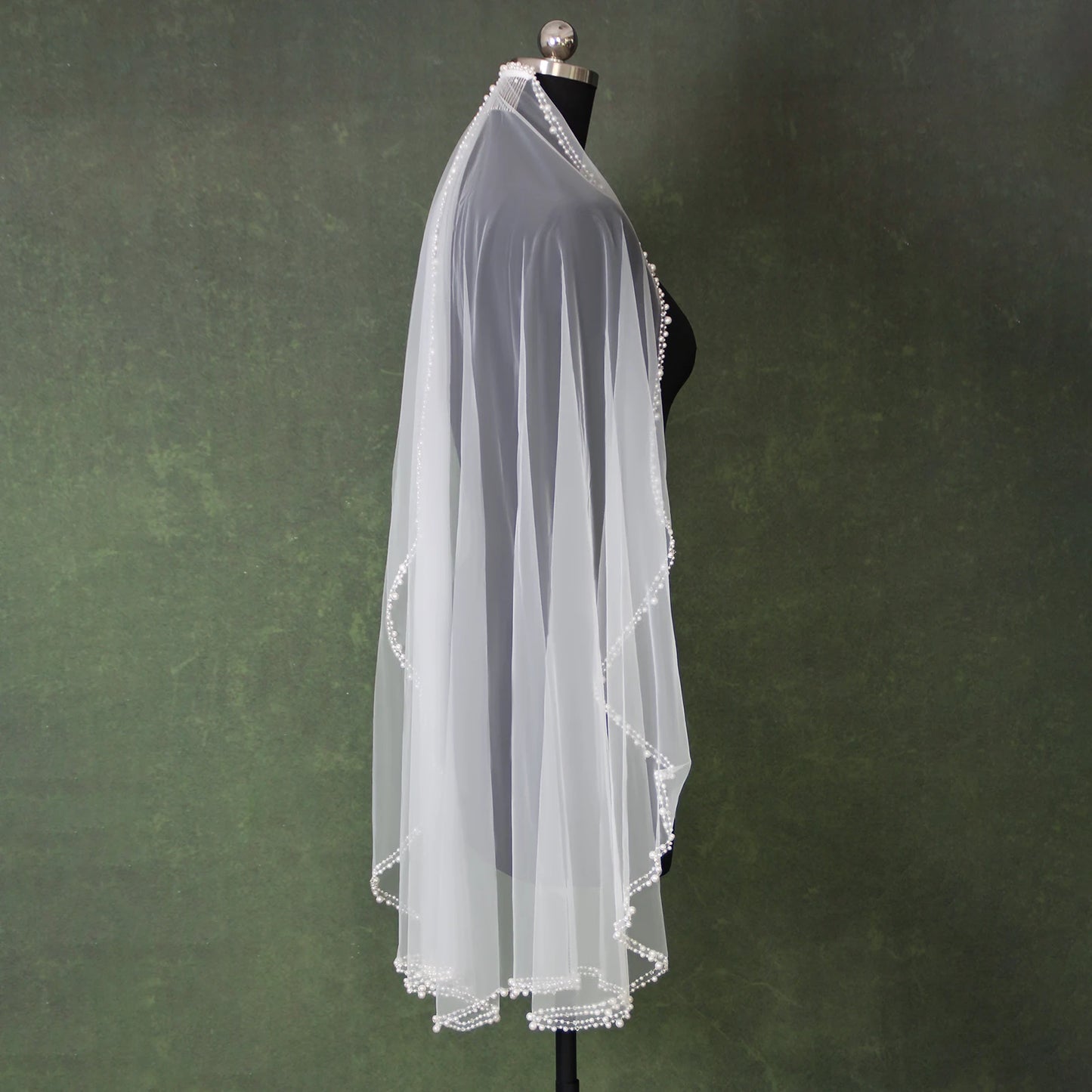 Beautiful 1 Meter Tulle Wedding Veil with Pearl Beaded Trim
