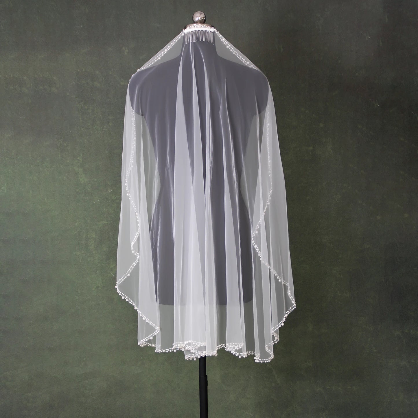 Beautiful 1 Meter Tulle Wedding Veil with Pearl Beaded Trim