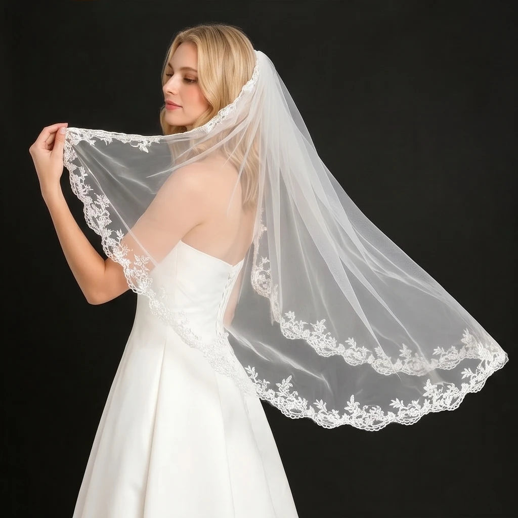Classic White Single Tier Tulle Bridal Veil with Exquisite Lace