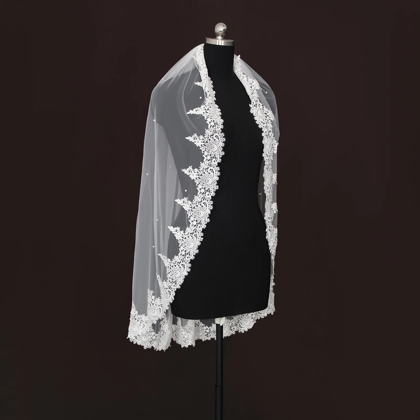 1 Layer Shoulder-Length Bridal Veil with Comb Delicate Floral Lace Embroidery