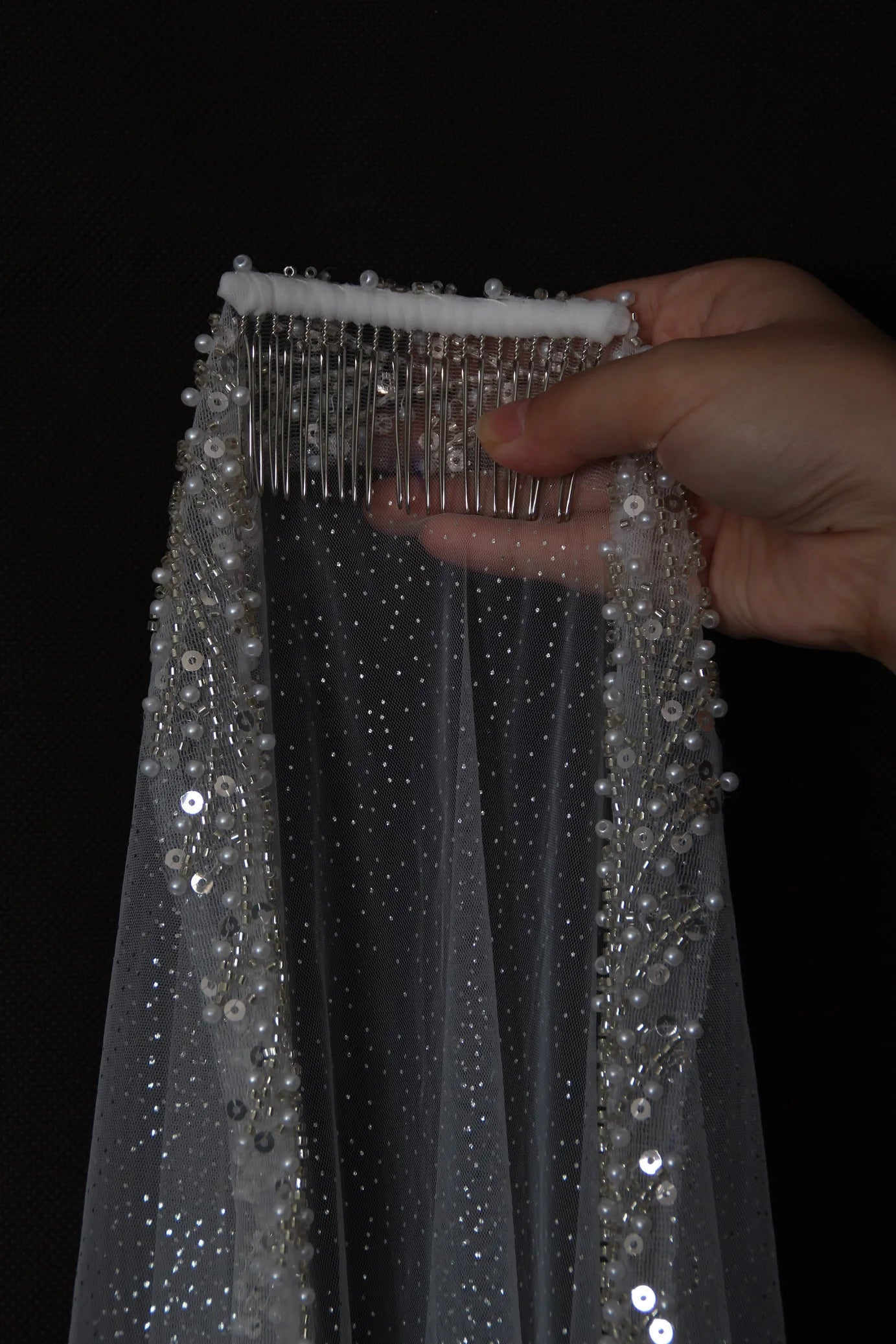 Bridal Veil with Pearl & Crystal Beads Edge 1 Tier Sheer Glitter Tulle Wedding Veil with Comb