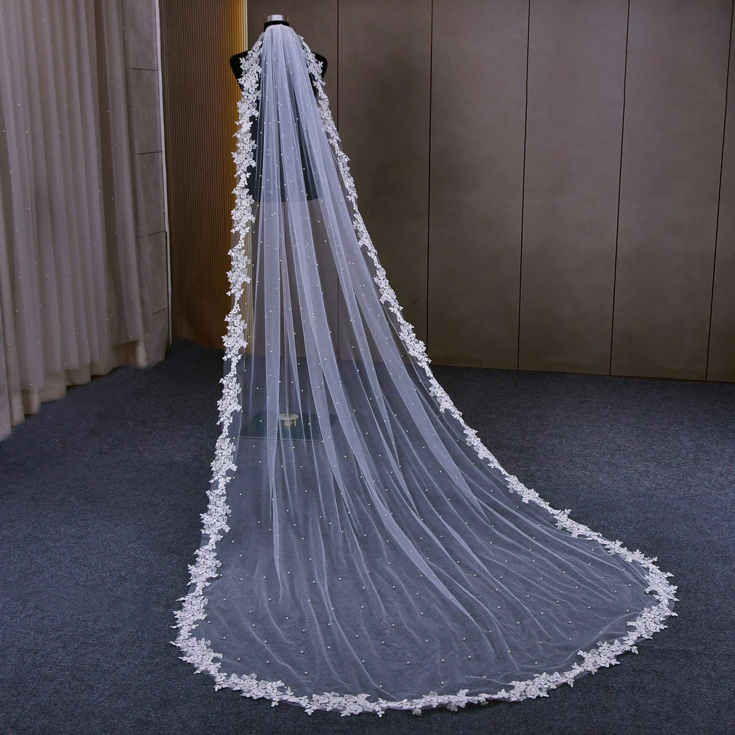 Luxury Wedding Veil for Bride White Tulle Bridal Headpiece with Floral Lace Applique & Pearl Embellishment