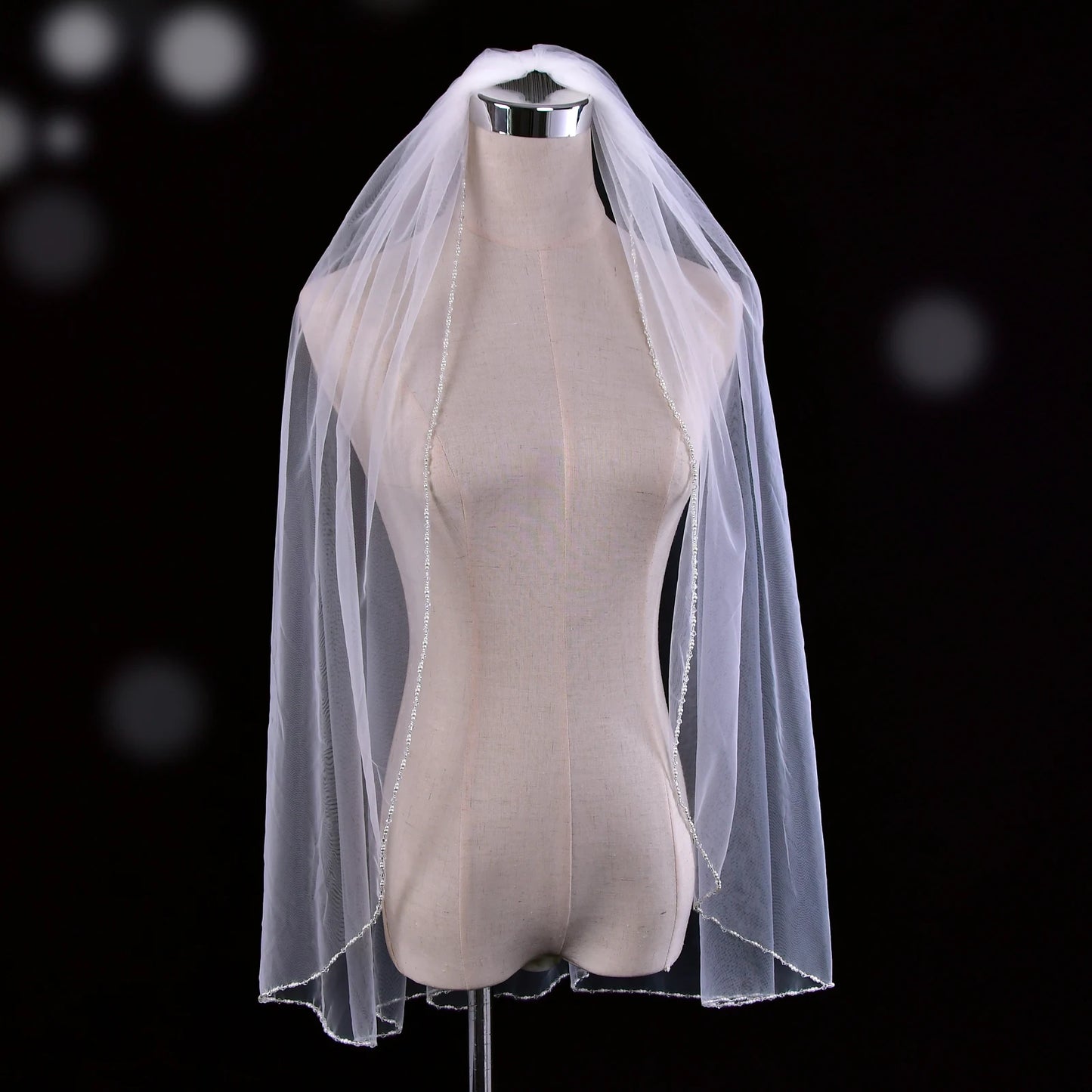 Elegant Crystal-Embellished Single Layer Elbow-Length Wedding Veil with Lace Trim